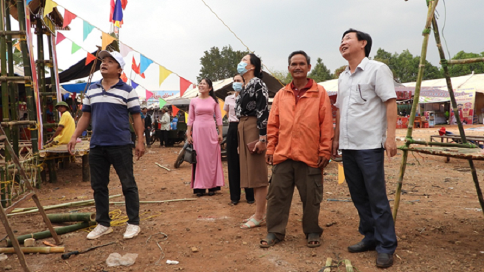 Lãnh đạo UBND huyện  kiểm tra công tác chuẩn bị Lễ hội Thanh minh năm 2023